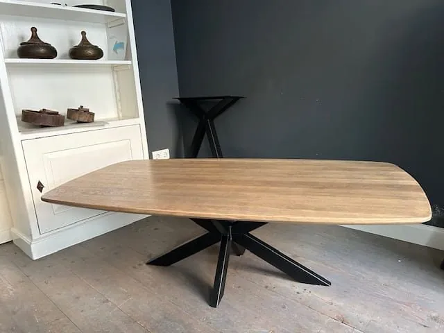 Eiken salontafel 140 x 75 cm met stalen poten