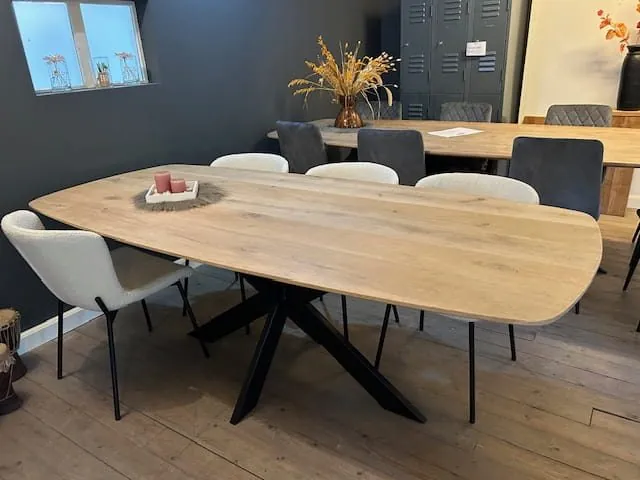 Eiken eettafel 220 x 100 cm met stalen poten