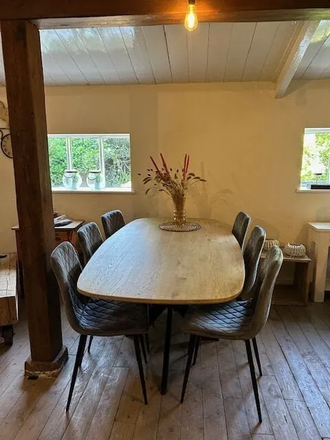 Eiken eettafel 200 x 100 cm met stalen poten