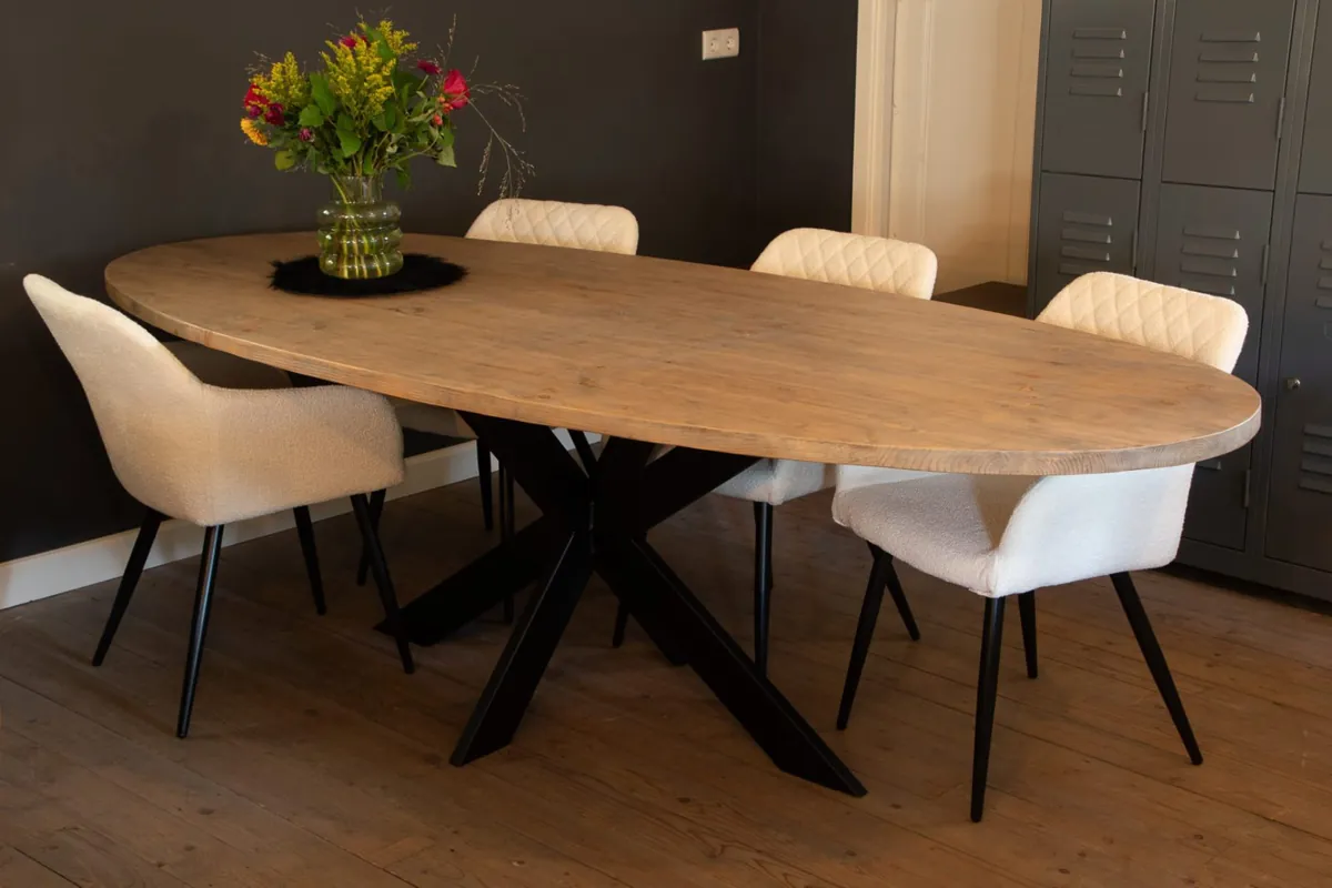 Grenen eettafel 230 x 105 cm met stalen poten